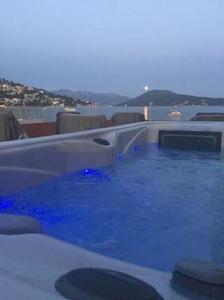 Апартаменты Apartments Adriatico Херцег-Нови Апартаменты с видом на море-14